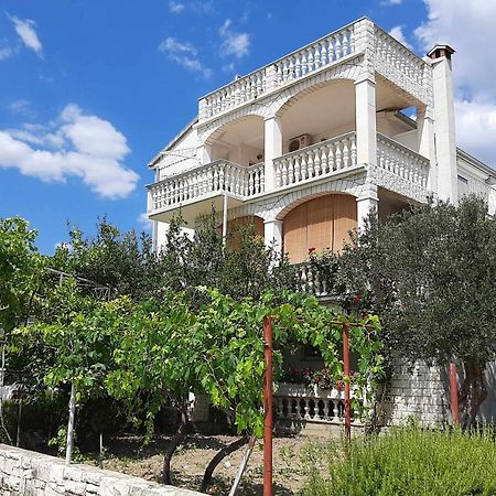 Apartments And Rooms With Parking Space Kastel Stafilic, Kastela - 18673 Buitenkant foto