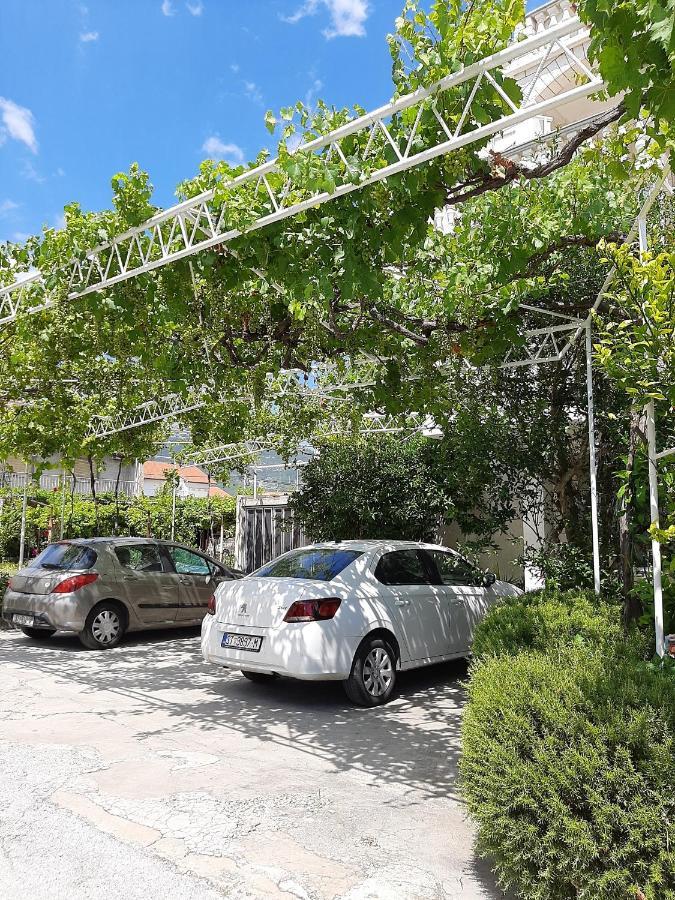 Apartments And Rooms With Parking Space Kastel Stafilic, Kastela - 18673 Buitenkant foto