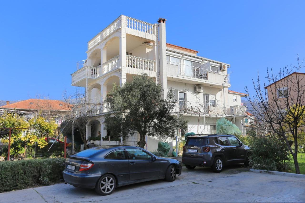 Apartments And Rooms With Parking Space Kastel Stafilic, Kastela - 18673 Buitenkant foto