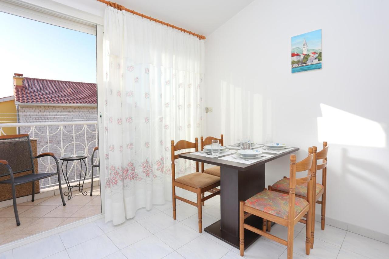 Apartments And Rooms With Parking Space Kastel Stafilic, Kastela - 18673 Buitenkant foto