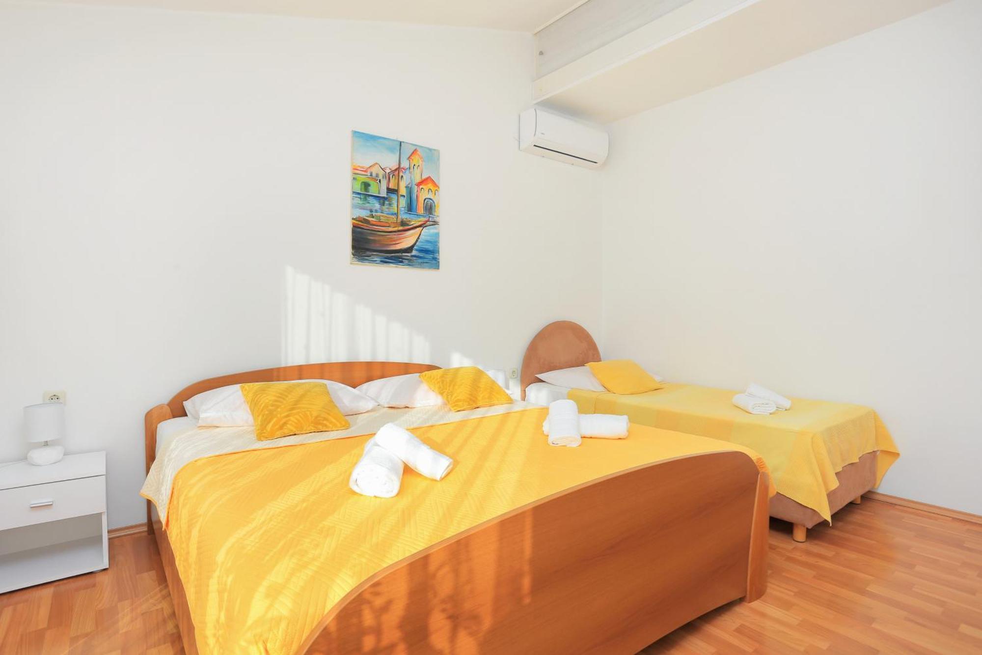 Apartments And Rooms With Parking Space Kastel Stafilic, Kastela - 18673 Kamer foto