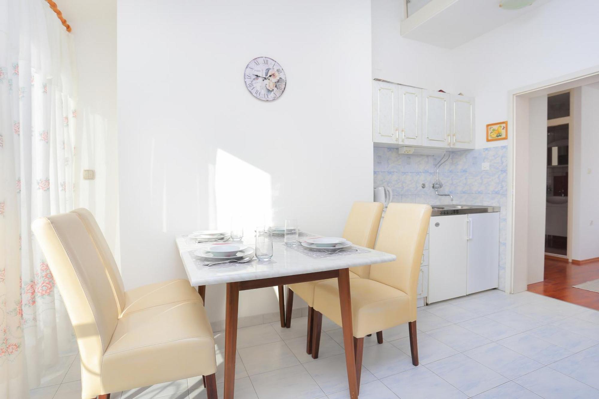 Apartments And Rooms With Parking Space Kastel Stafilic, Kastela - 18673 Kamer foto