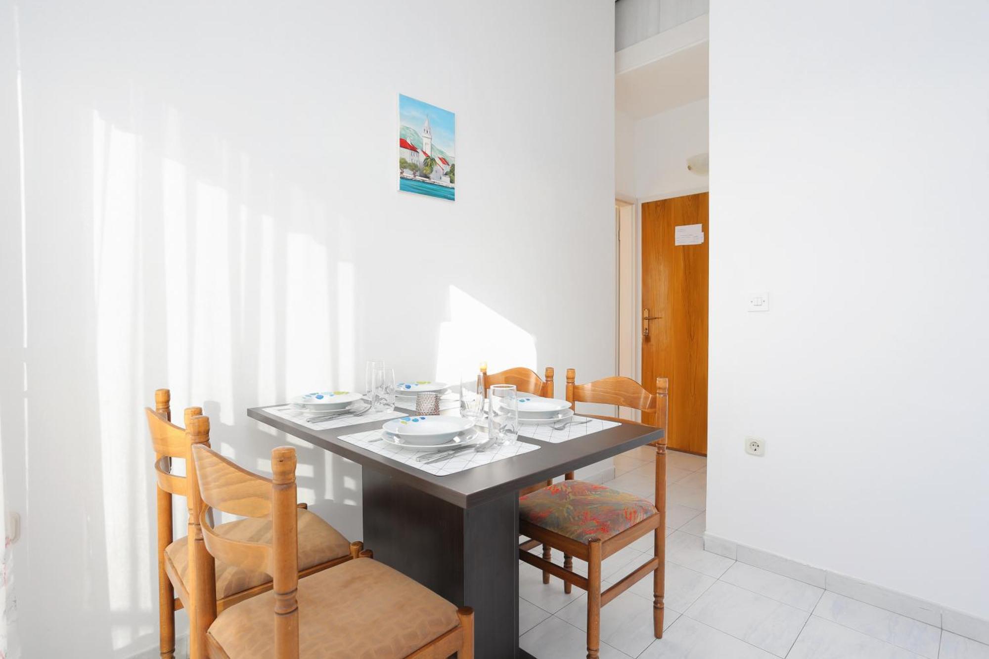Apartments And Rooms With Parking Space Kastel Stafilic, Kastela - 18673 Kamer foto