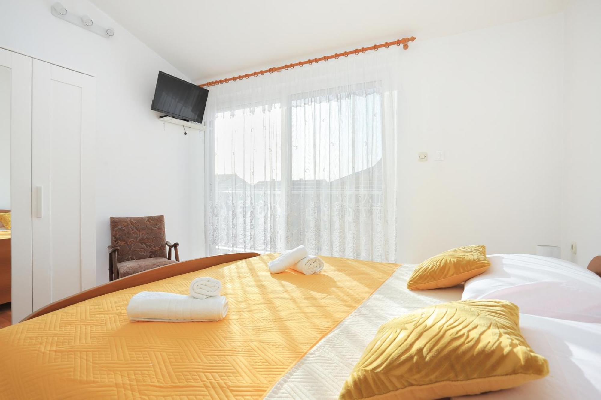 Apartments And Rooms With Parking Space Kastel Stafilic, Kastela - 18673 Kamer foto