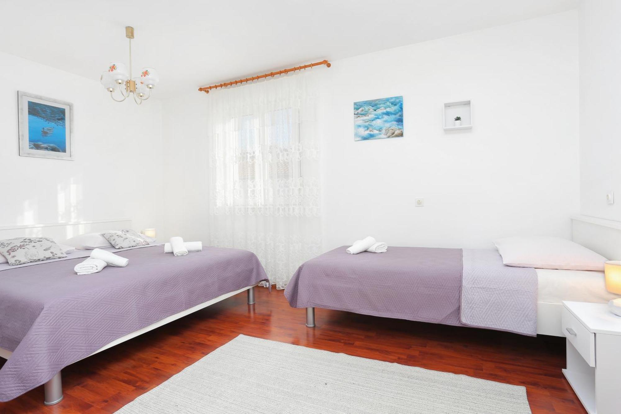 Apartments And Rooms With Parking Space Kastel Stafilic, Kastela - 18673 Kamer foto